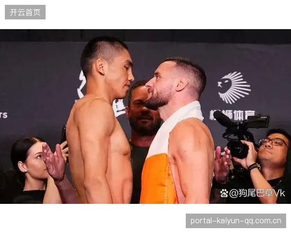 UFC三连膝击制胜——拳击与摔跤的完美融合 UFC三连膝击制胜——拳击与摔跤的完美融合